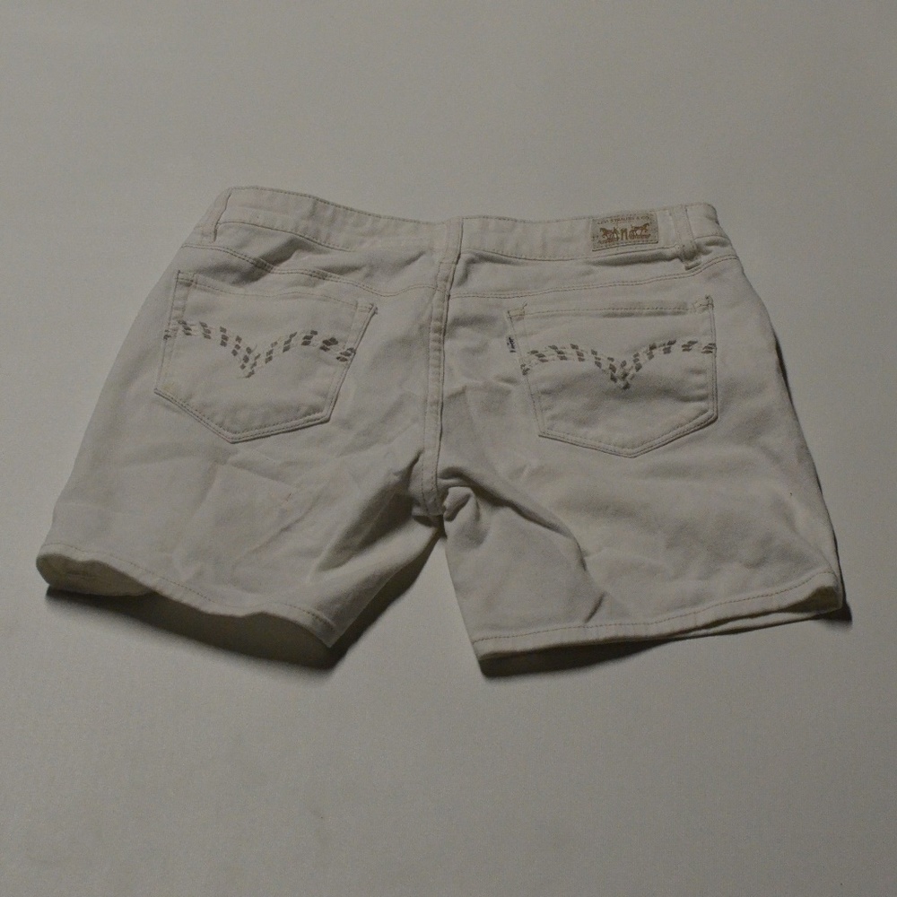 Levi's Shorts - Picture 2 of 4